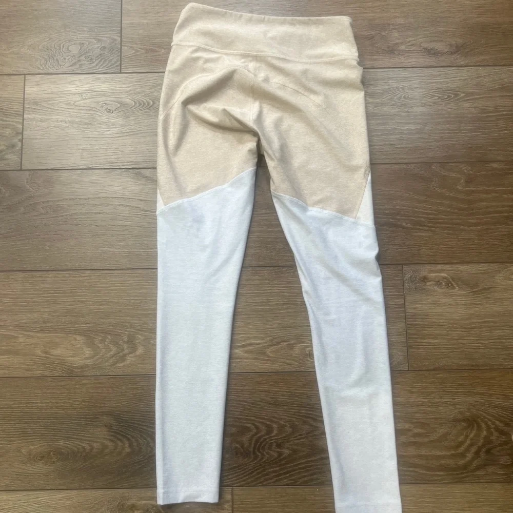 Outdoor Voices Women's 7/8 Tri-Tone Colorblock Leggings Oatmeal/Gray Size Small - Picture 10 of 13